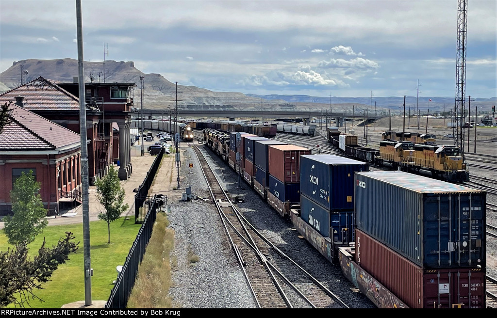 Passing trains at Green River